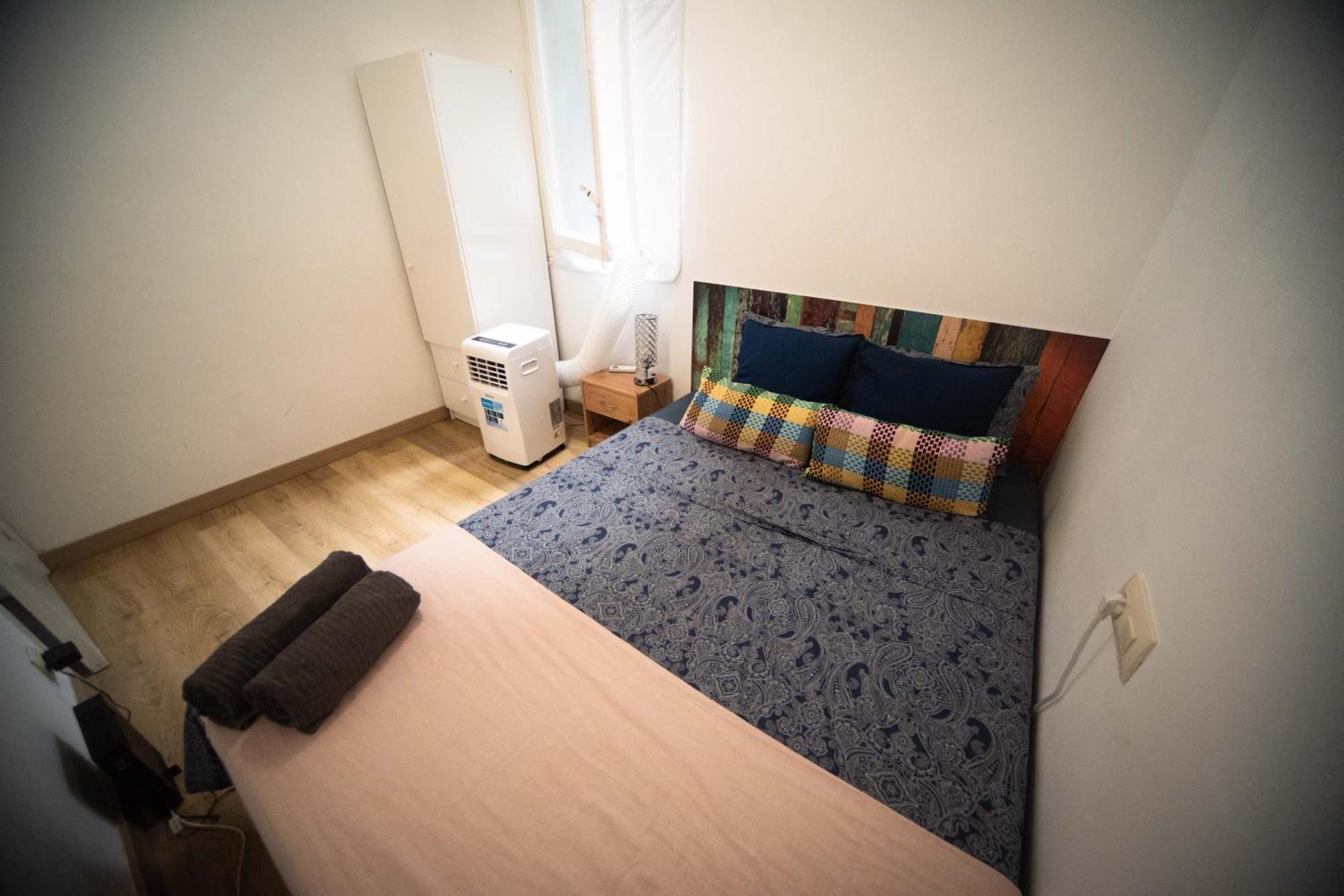 - Sils Hostel Barcelona
